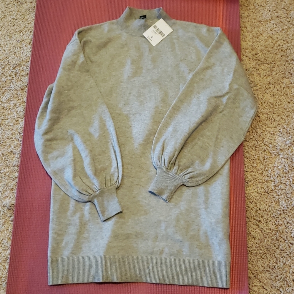 Lantern sleeve sweater tunic